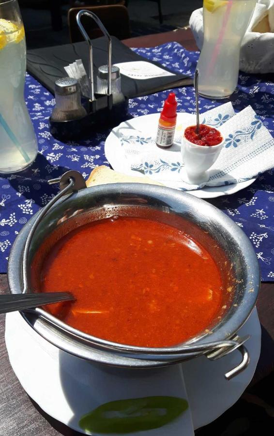 Tassi Halaszcsarda-Karasz Haz Bagian luar foto