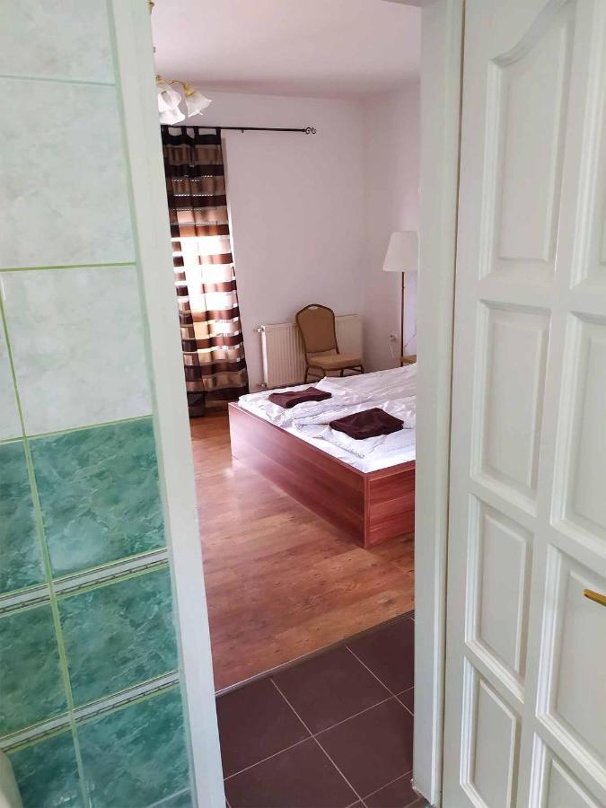 Tassi Halaszcsarda-Karasz Haz Bagian luar foto